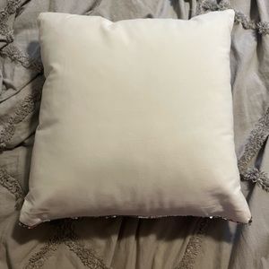 Siquin pillow